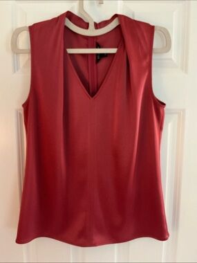 St. John Sleeveless V-Neck Women's Top in rose pink